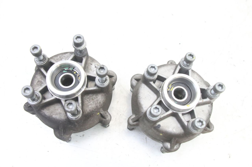 photo de MOZZO RUOTA ANTERIORE PIAGGIO MP3 500 (2014 - 2017) - Dettagli dei punti di fissaggio