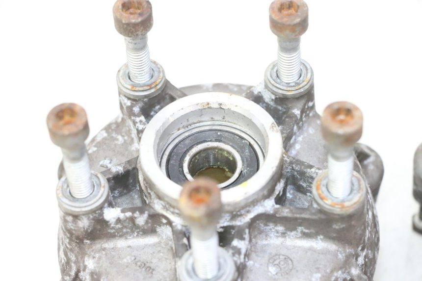 photo de MOZZO RUOTA ANTERIORE PIAGGIO MP3 RL 250 (2006 - 2010) - Primo piano tecnico