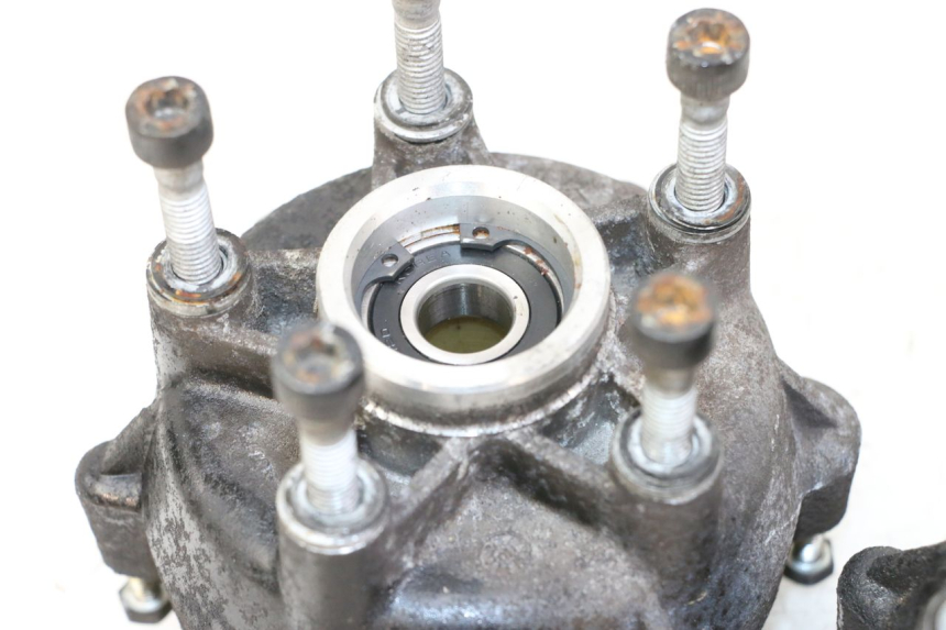 photo de MOZZO RUOTA ANTERIORE PIAGGIO MP3 LT 400 (2007 - 2012) - Stato della superficie e materiale