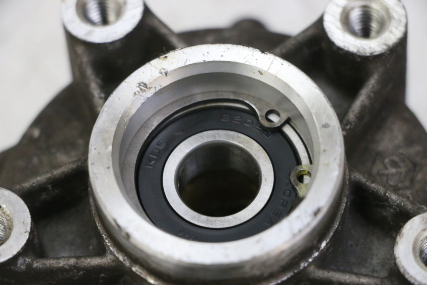 photo de MOZZO RUOTA ANTERIORE PIAGGIO VESPA S 2T 50 (2007 - 2014) - Zoom sullo stato d'uso