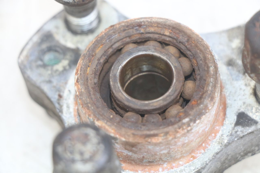 photo de MOZZO RUOTA ANTERIORE PEUGEOT SPEEDFIGHT LC 50 (1996 - 2002) - Altra angolazione