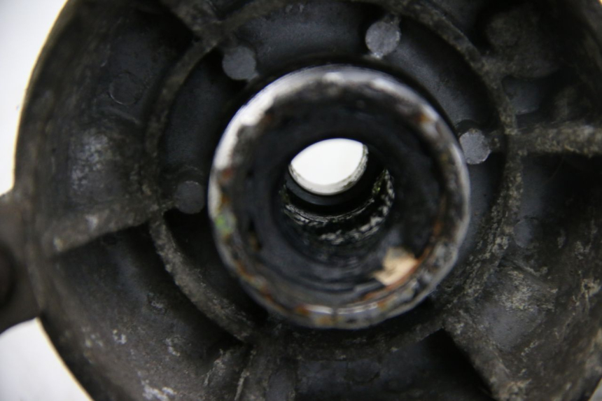 photo de MOZZO RUOTA ANTERIORE PIAGGIO VESPA GRANTURISMO 125 (2003 - 2007) - Primo piano tecnico