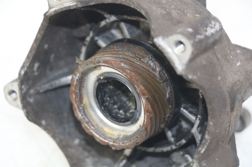 photo de MOZZO RUOTA ANTERIORE PIAGGIO VESPA LXV 125 (2006 - 2009) - Dettagli dei punti di fissaggio