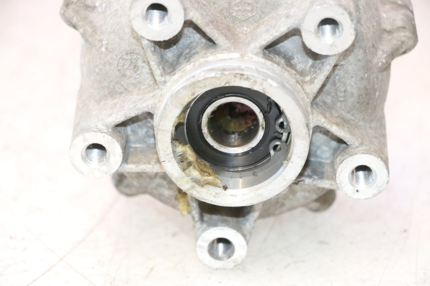 photo de MOZZO RUOTA ANTERIORE PIAGGIO VESPA S 2T 50 (2007 - 2014) - Zoom sullo stato d'uso