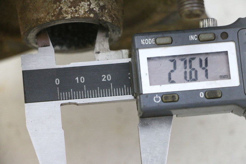 photo de MOZZO RUOTA ANTERIORE YAMAHA YFM GRIZZLY 550 (2008 - 2015) - Primo piano tecnico