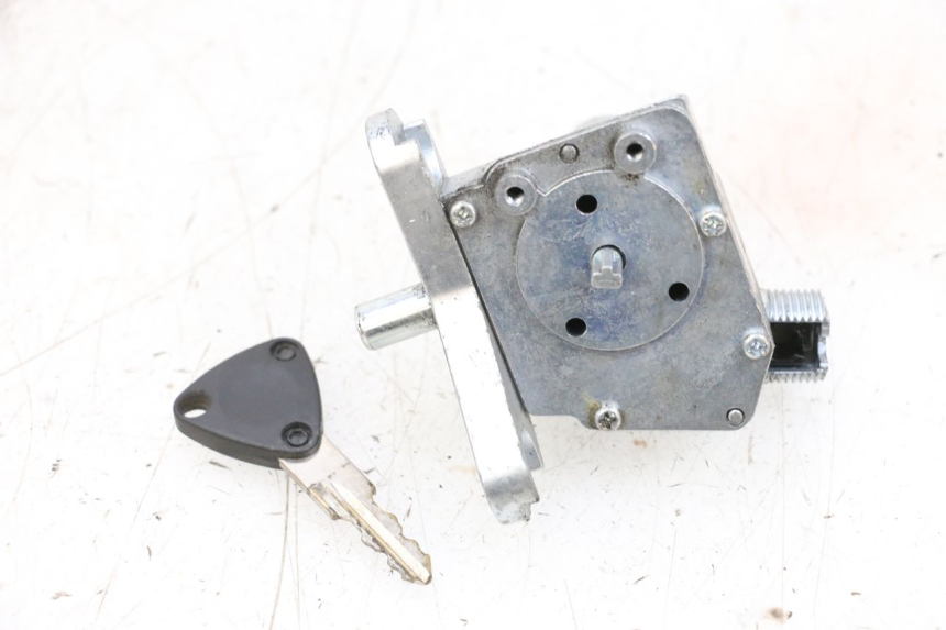 photo de NEIMAN MBK BOOSTER SPIRIT NAKED 50 (2004 - 2017) - Primo piano tecnico