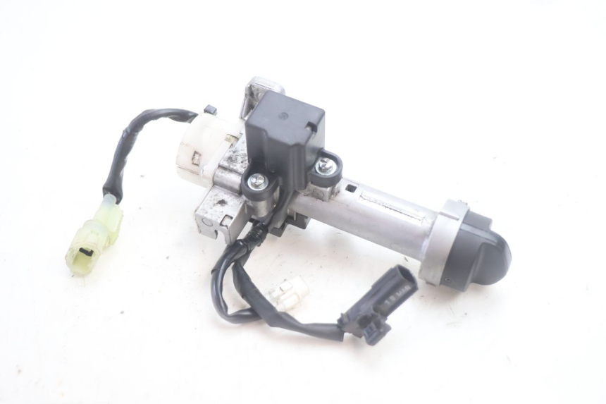 photo de BLOCCHETTO CHIAVI PIAGGIO MP3 HPE 530 (2022 - 2026) - Altra angolazione