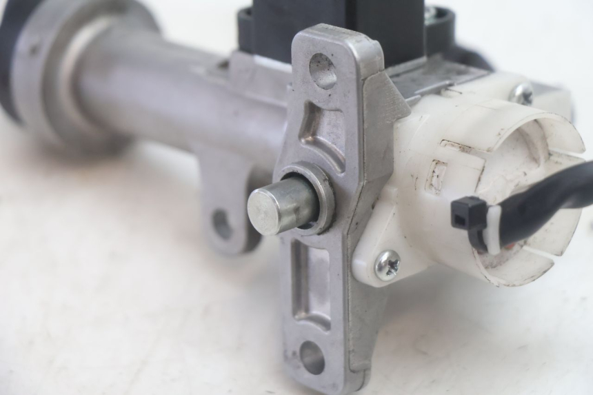 photo de BLOCCHETTO CHIAVI PIAGGIO MP3 HPE 530 (2022 - 2026) - Dettagli dei punti di fissaggio