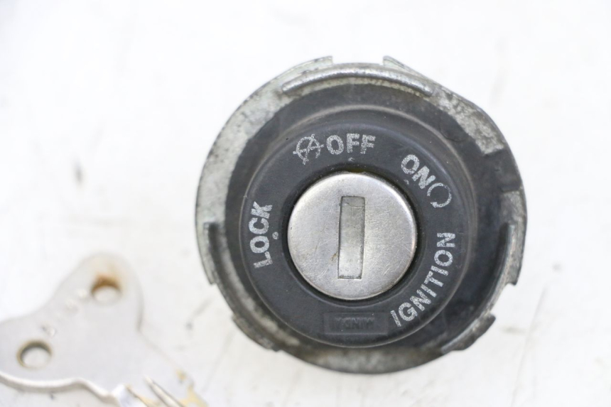 photo de BLOCCHETTO CHIAVI PIAGGIO NEW TYPHOON 50 (2018 - 2021) - Primo piano tecnico