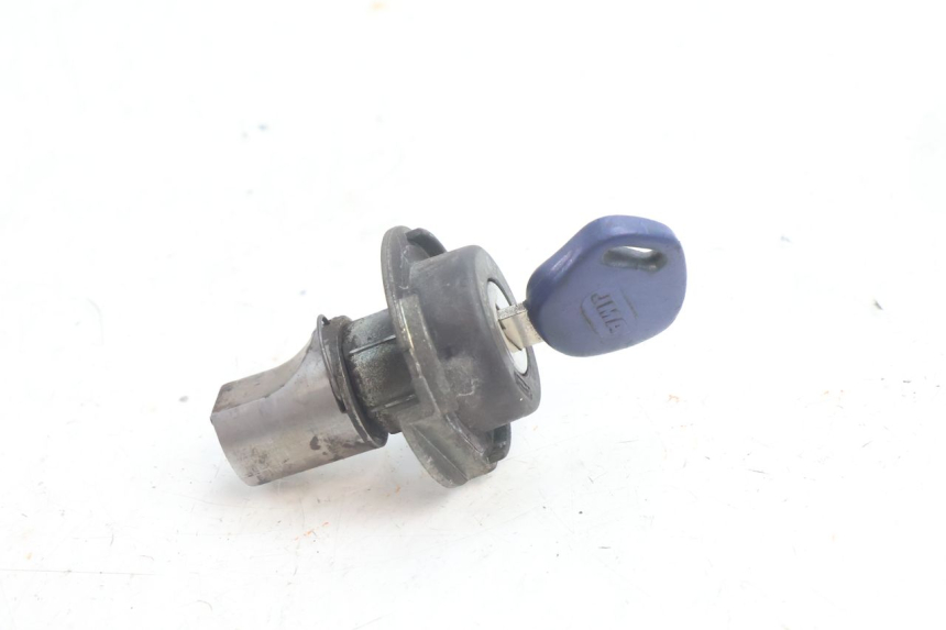 photo de BLOCCHETTO CHIAVI GILERA RUNNER SP 50 (2002 - 2004) - Primo piano tecnico