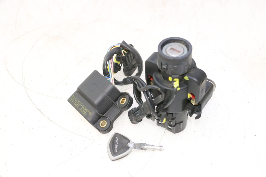 photo de BLOCCHETTO CHIAVI CAN-AM SPYDER RS 1000 (2008 - 2012) - Primo piano tecnico