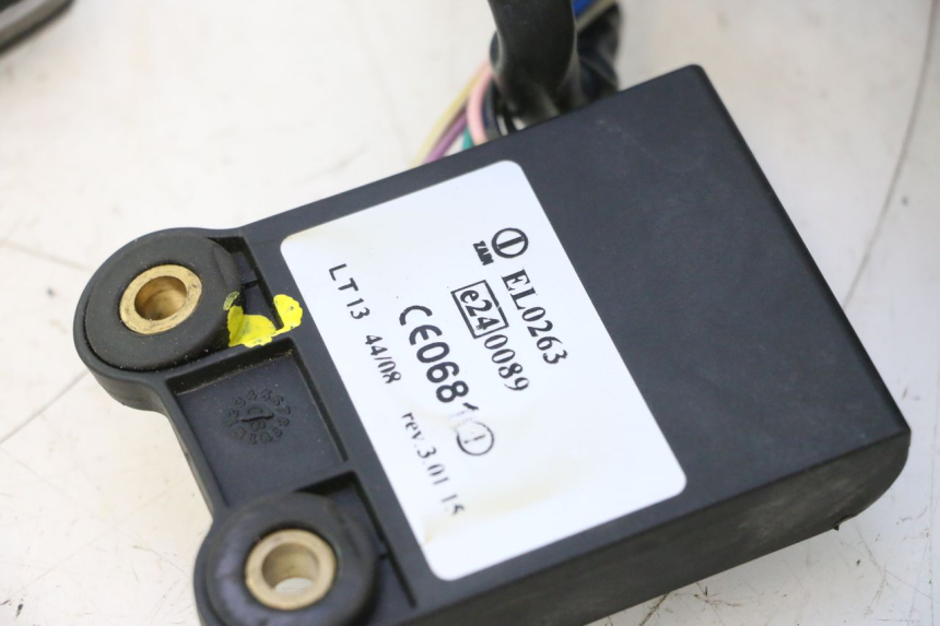photo de BLOCCHETTO CHIAVI CAN-AM SPYDER RS 1000 (2008 - 2012) - Dettagli dei punti di fissaggio