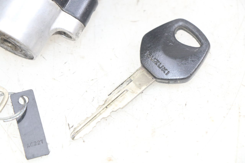 photo de NEIMAN SUZUKI SV N 650 (1999 - 2002) - Stato della superficie e materiale