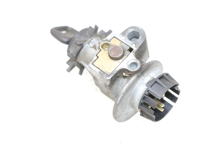 photo de BLOCCHETTO CHIAVI PEUGEOT TKR TREKKER FURIOUS 50 (2005 - 2014) - Primo piano tecnico