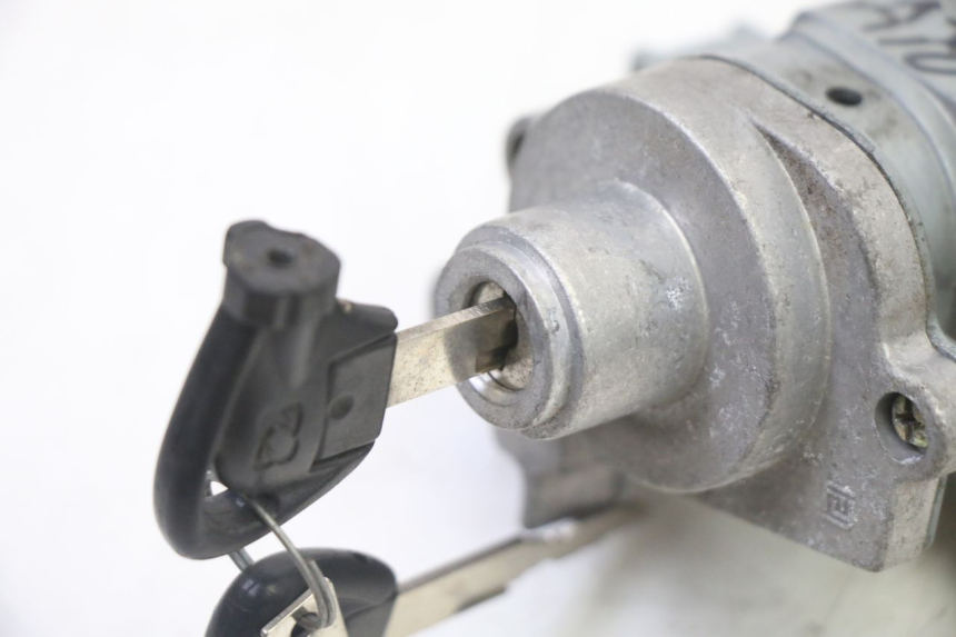 photo de BLOCCHETTO CHIAVI MBK WAAP 125 (2008 - 2013) - Dettagli dei punti di fissaggio