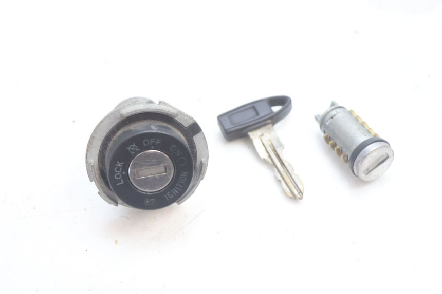 photo de BLOCCHETTO CHIAVI PIAGGIO ZIP 4T 50 (2006 - 2017) - Dettaglio del componente