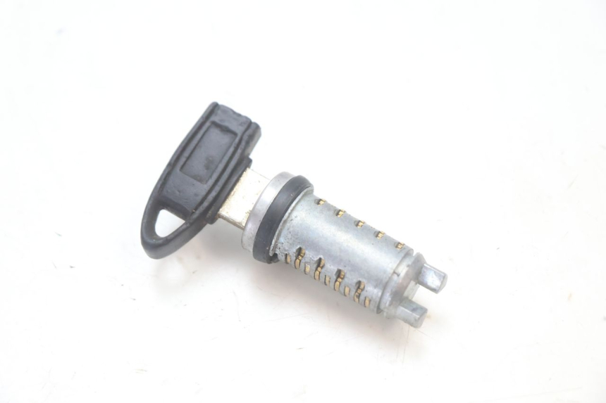 photo de BLOCCHETTO CHIAVI PIAGGIO ZIP 4T 50 (2006 - 2017) - Altra vista dell'articolo