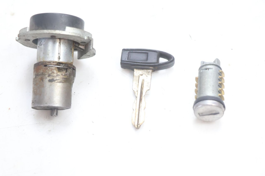 photo de BLOCCHETTO CHIAVI PIAGGIO ZIP 4T 50 (2006 - 2017) - Zoom sullo stato d'uso