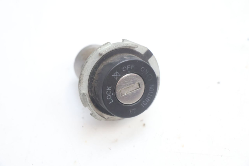 photo de BLOCCHETTO CHIAVI PIAGGIO ZIP 4T 50 (2006 - 2017) - Altra angolazione