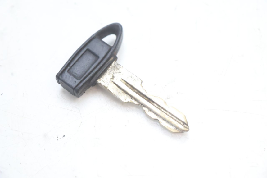 photo de BLOCCHETTO CHIAVI PIAGGIO ZIP 4T 50 (2006 - 2017) - Dettagli dei punti di fissaggio