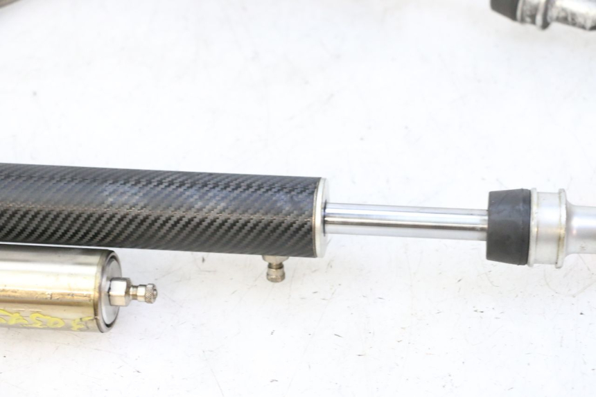 photo de COPPIA AMMORTIZZATORI POSTERIORI QUADRO 4 4D 350 (2015 - 2018) - Stato della superficie e materiale