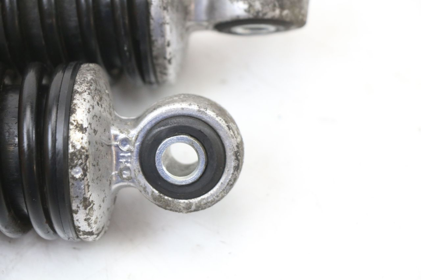 photo de COPPIA AMMORTIZZATORI POSTERIORI SUZUKI BURGMAN 125 (2007 - 2014) - Dettagli dei punti di fissaggio