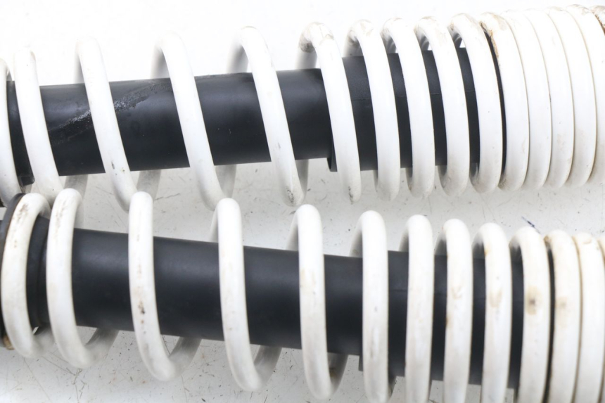 photo de COPPIA AMMORTIZZATORI POSTERIORI YAMAHA BW'S BWS 125 (2010 - 2013) - Zoom sullo stato d'uso