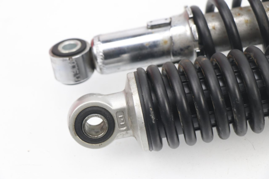 photo de COPPIA AMMORTIZZATORI POSTERIORI HONDA CBF 125 (2009 - 2015) - Dettagli dei punti di fissaggio