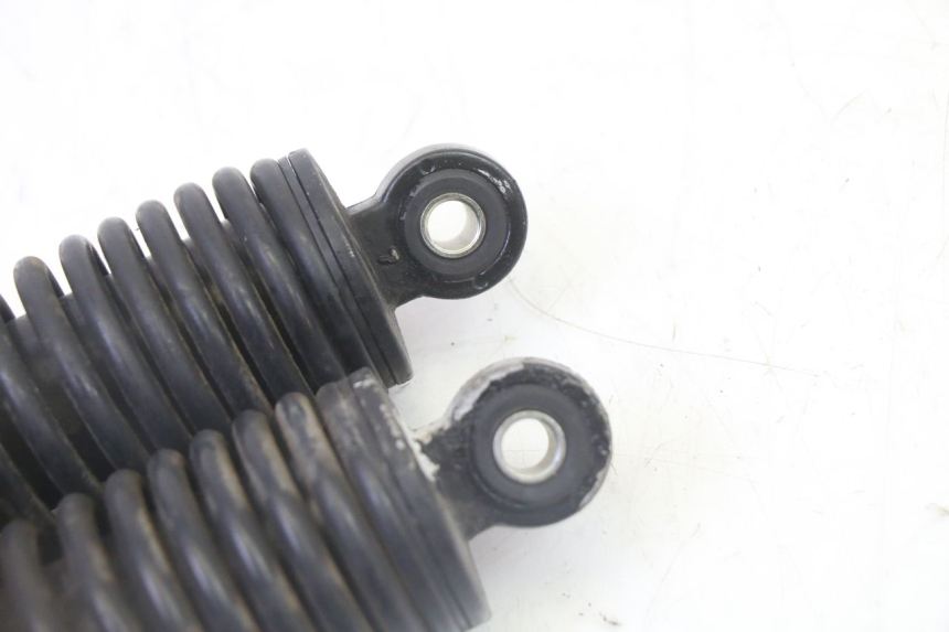 photo de COPPIA AMMORTIZZATORI POSTERIORI YAMAHA CYGNUS X INJECTION 125 (2007 - 2013) - Dettagli dei punti di fissaggio