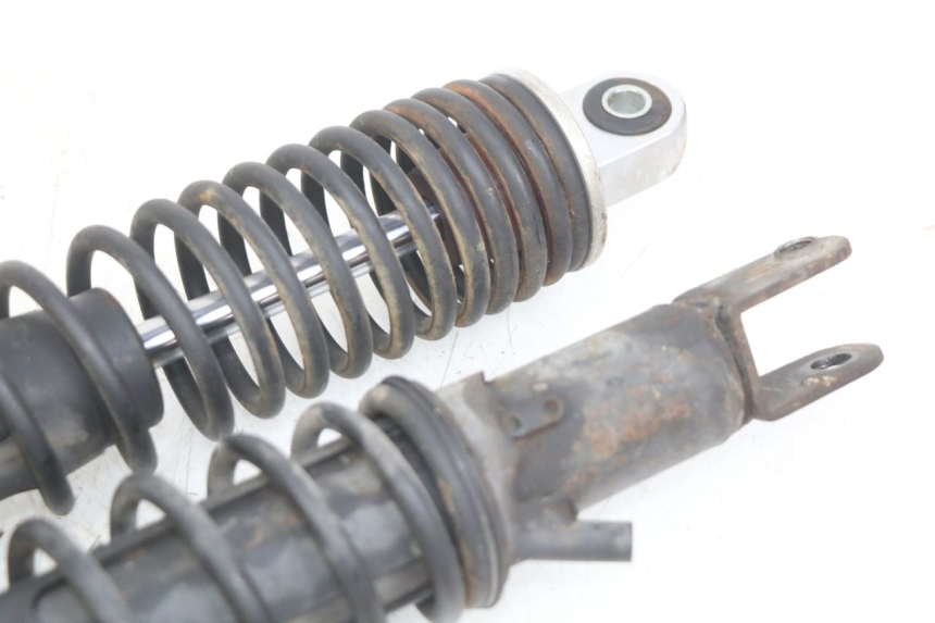 photo de COPPIA AMMORTIZZATORI POSTERIORI KYMCO DOWNTOWN ABS 125 (2015 - 2017) - Dettagli dei punti di fissaggio