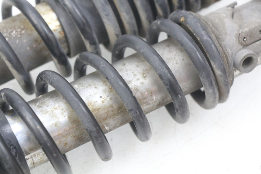 photo de COPPIA AMMORTIZZATORI POSTERIORI SUZUKI SIXTEEN 125 (2008 - 2010) - Dettagli dei punti di fissaggio