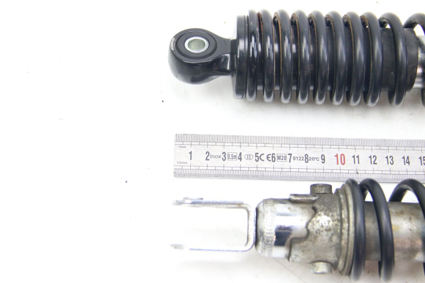 photo de COPPIA AMMORTIZZATORI POSTERIORI SUZUKI SIXTEEN 125 (2008 - 2010) - Zoom sullo stato d'uso