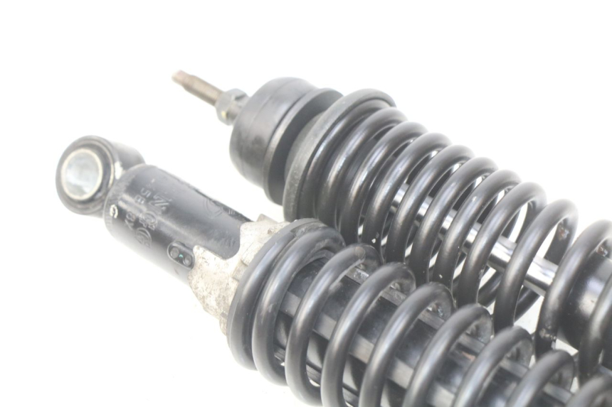 photo de COPPIA AMMORTIZZATORI POSTERIORI PIAGGIO VESPA GTS IGET ABS 125 (2017 - 2023) - Primo piano tecnico