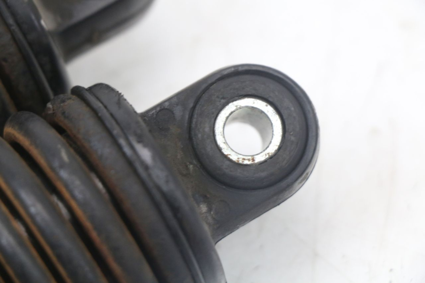 photo de COPPIA AMMORTIZZATORI POSTERIORI YAMAHA X-MAX XMAX 250 (2006 - 2009) - Primo piano tecnico