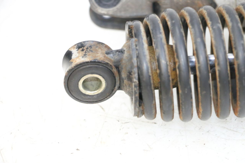 photo de COPPIA AMMORTIZZATORI POSTERIORI YAMAHA X-MAX XMAX 125 (2010 - 2013) - Dettagli dei punti di fissaggio