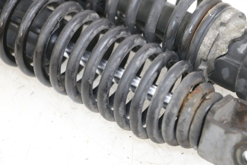 photo de COPPIA AMMORTIZZATORI POSTERIORI YAMAHA YP MAJESTY 125 (2002 - 2006) - Primo piano tecnico