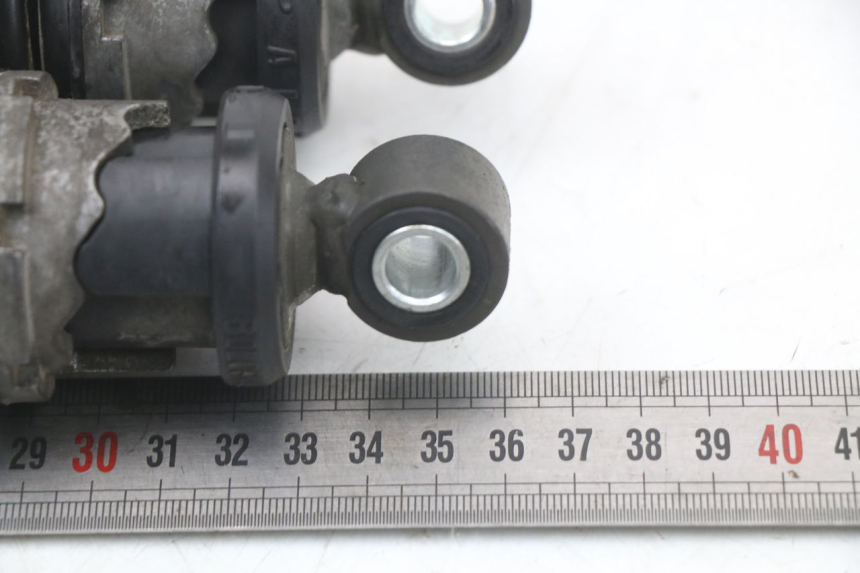 photo de COPPIA AMMORTIZZATORI POSTERIORI YAMAHA YP MAJESTY 125 (2002 - 2006) - Zoom sullo stato d'uso