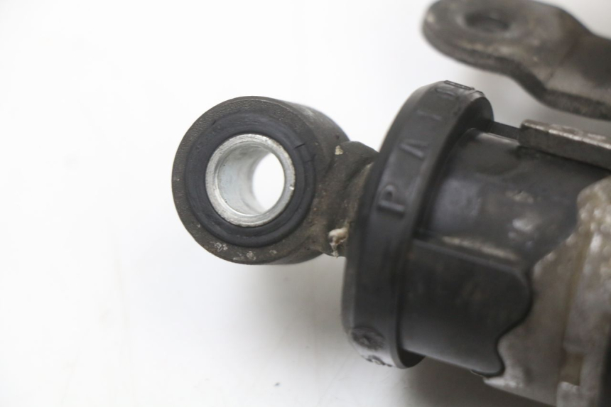 photo de COPPIA AMMORTIZZATORI POSTERIORI YAMAHA YP MAJESTY 125 (2002 - 2006) - Primo piano tecnico