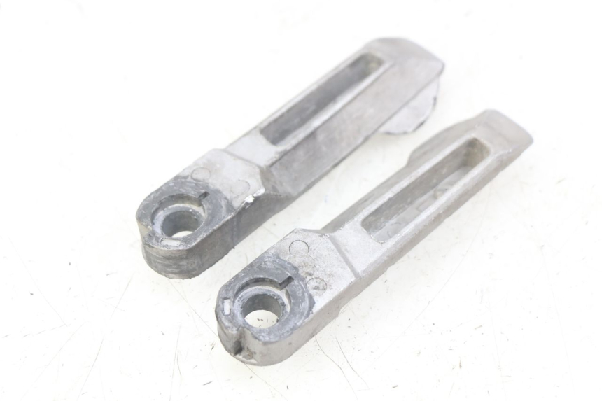 photo de PAIA DI PEDANE POSTERIORI KYMCO AGILITY 16+ 4T 50 (2018 - 2023) - Zoom sullo stato d'uso