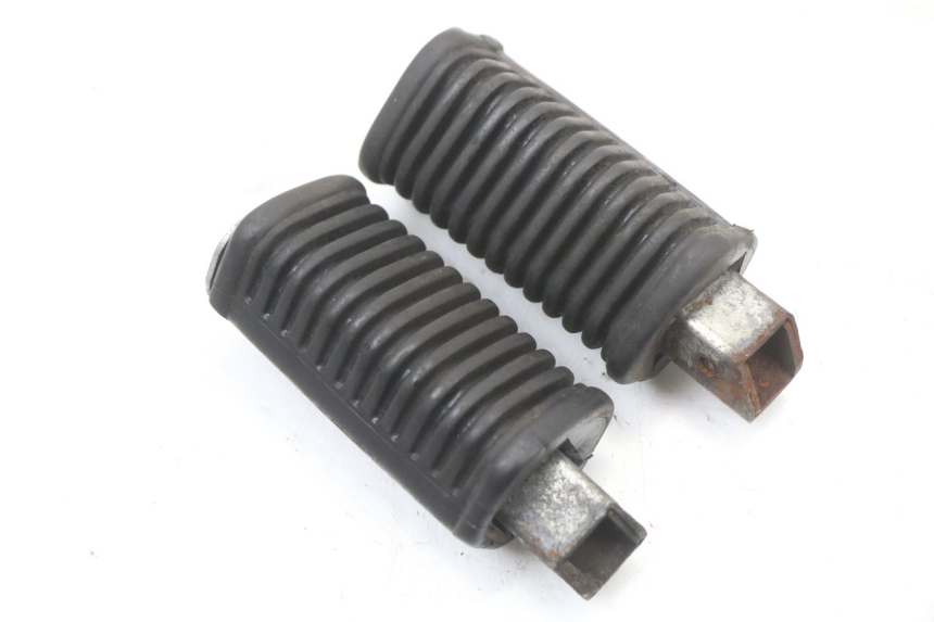 photo de PEDANA POSTERIORE HYOSUNG GV AQUILA 125 (2000 - 2009) - Dettaglio del componente