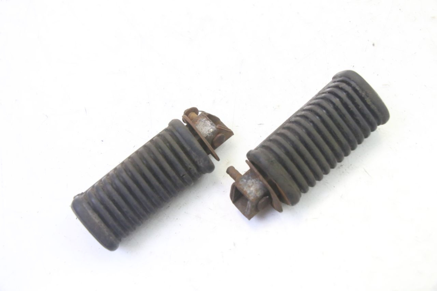 photo de PEDANA POSTERIORE HYOSUNG GV AQUILA 125 (2000 - 2009) - Vista principale