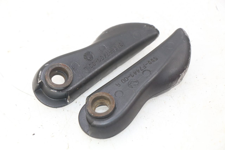 photo de COPPIA DI PEDANE POSTERIORI MBK BOOSTER SPIRIT NAKED 50 (2004 - 2017) - Dettaglio del componente