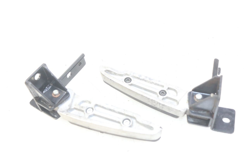 photo de PAIA DI PEDANE POSTERIORI PEUGEOT CITYSTAR 125 (2011 - 2017) - Altra angolazione