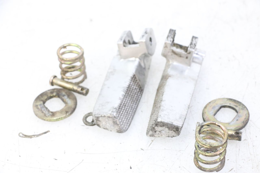 photo de PEDANA POSTERIORE DAELIM BESBI 125 (2007 - 2008) - Dettaglio del componente