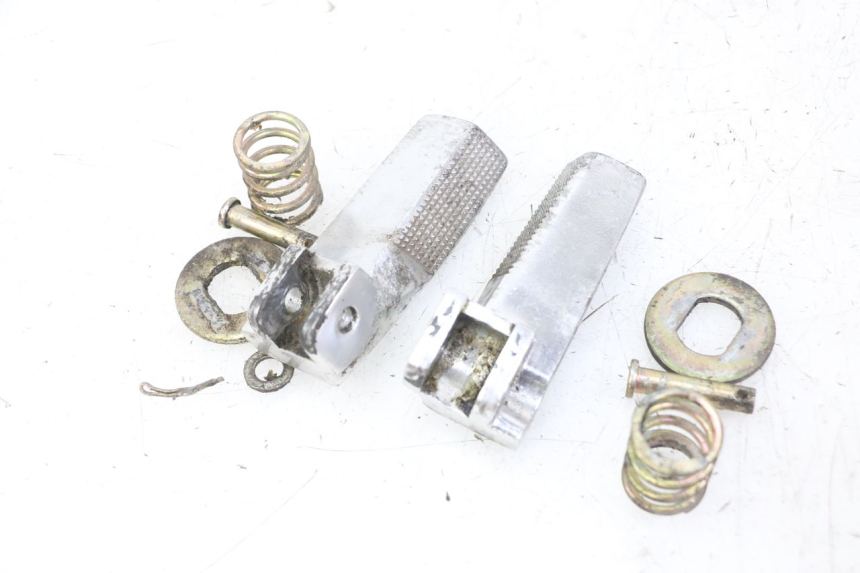 photo de PEDANA POSTERIORE DAELIM BESBI 125 (2007 - 2008) - Zoom sullo stato d'uso