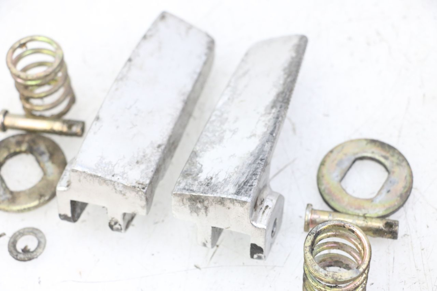 photo de PEDANA POSTERIORE DAELIM BESBI 125 (2007 - 2008) - Altra angolazione