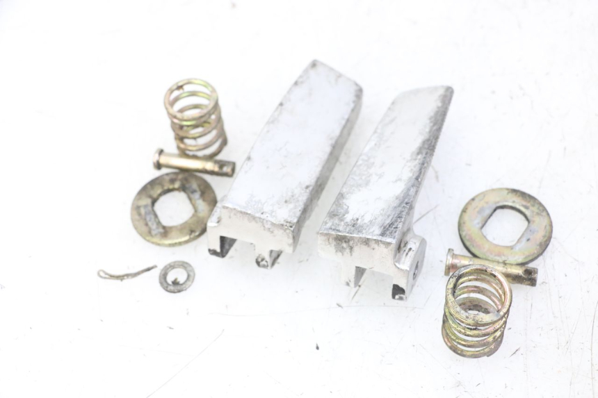 photo de PEDANA POSTERIORE DAELIM BESBI 125 (2007 - 2008) - Primo piano tecnico