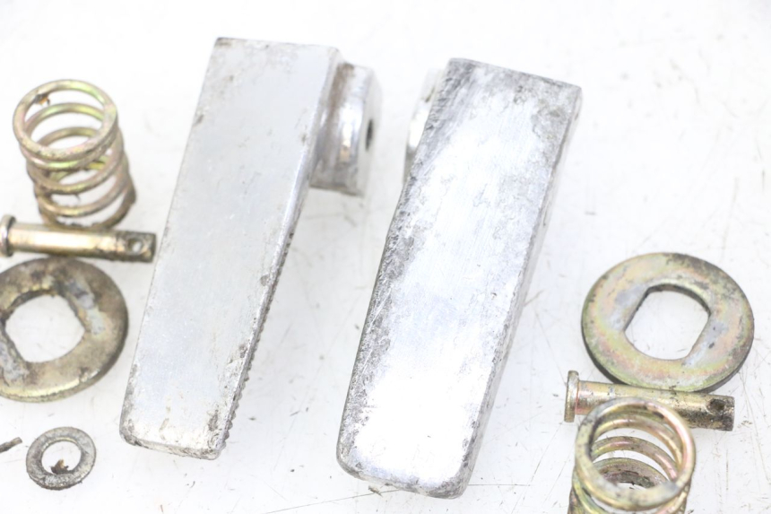 photo de PEDANA POSTERIORE DAELIM BESBI 125 (2007 - 2008) - Vista d'insieme del prodotto