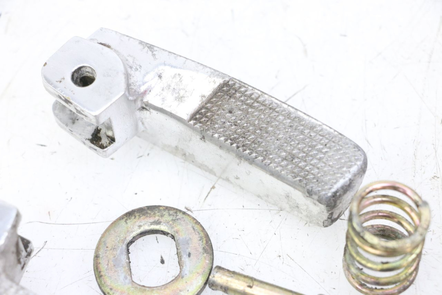 photo de PEDANA POSTERIORE DAELIM BESBI 125 (2007 - 2008) - Ricambio usato controllato