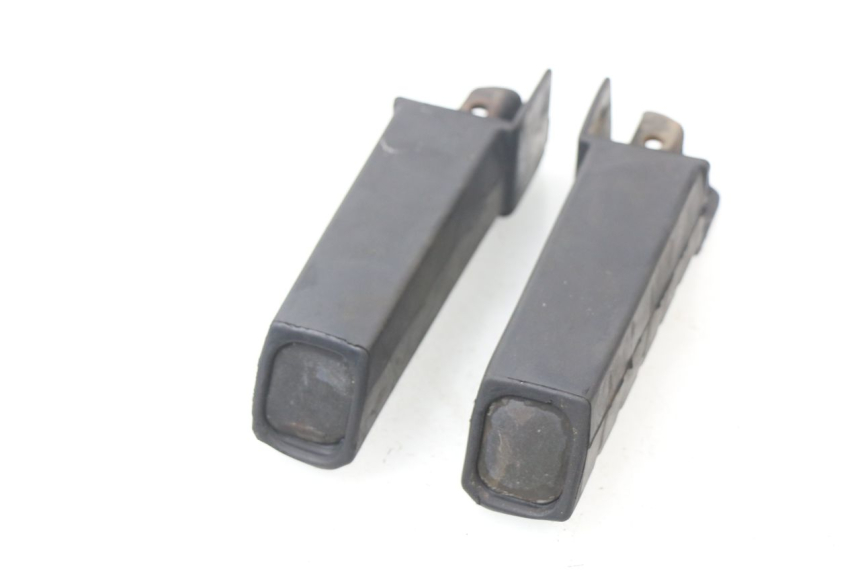 photo de COPPIA PEDANE POSTERIORI HONDA FES PANTHEON 125 (2003 - 2007) - Altra angolazione